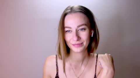 Snapshot of sweet_mia_91 chatting on March 8, 3:45 pm Mia online show from March 8, 3:45 pm