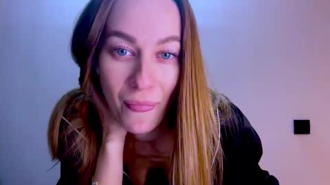 Snapshot of sweet_mia_91 chatting on October 20, 8:09 pm Mia online show from October 20, 8:09 pm