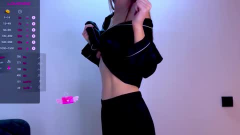 Snapshot of sweet_mia_91 chatting on November 26, 9:43 am Mia online show from November 26, 9:43 am