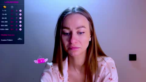 Snapshot of sweet_mia_91 chatting on December 14, 1:49 pm Mia online show from December 14, 1:49 pm