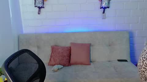 Sweet  Mia online show from October 31, 7:26 pm