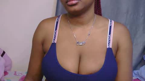 Snapshot of sweet_miah12 chatting on May 17, 2:35 pm Queen debby online show from May 17, 2:35 pm