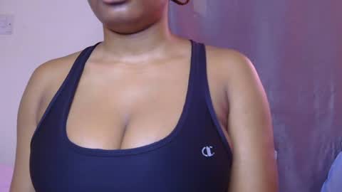 Snapshot of sweet_miah12 chatting on June 23, 6:11 am Queen debby online show from June 23, 6:11 am