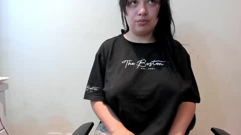Snapshot of sweet_miiaa chatting on June 5, 8:14 pm Mia Johns online show from June 5, 8:14 pm