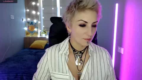 sweet_n_strong online show from December 3, 7:05 am