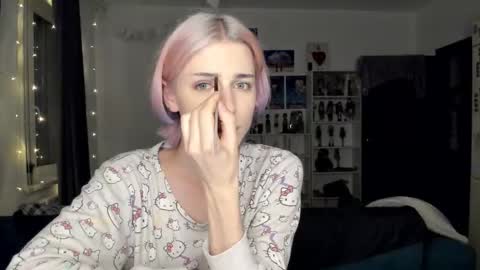 kira online show from November 3, 7:04 pm