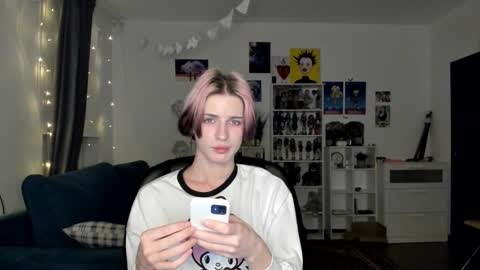 kira online show from February 14, 5:43 pm