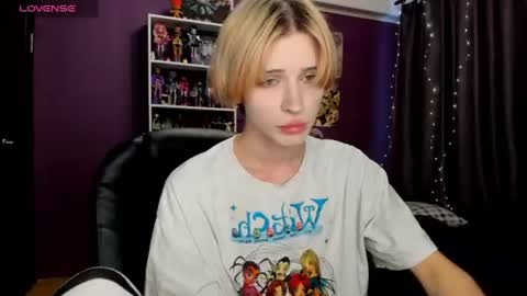 Snapshot of sweet_peach__ chatting on August 3, 3:38 pm kira online show from August 3, 3:38 pm