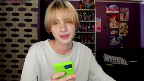 Snapshot of sweet_peach__ chatting on August 5, 4:54 pm kira online show from August 5, 4:54 pm