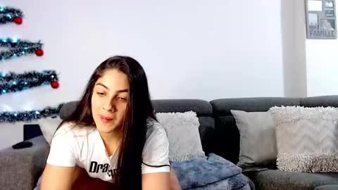 Snapshot of sweet_sara2 chatting on December 22, 11:20 pm Sara online show from December 22, 11:20 pm