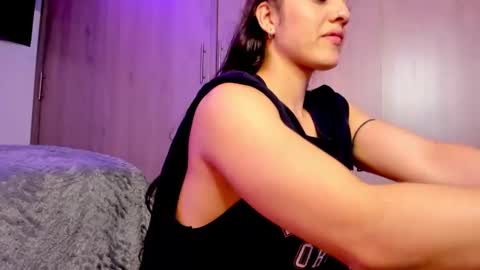 Snapshot of sweet_sara2 chatting on February 18, 2:27 am Sara online show from February 18, 2:27 am