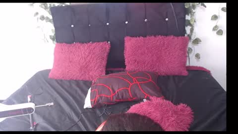 Snapshot of sweet_scarlett_69 chatting on July 1, 3:01 pm sweet_scarlett_69 online show from July 1, 3:01 pm