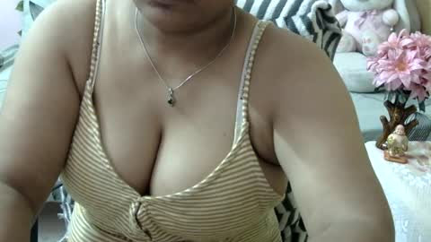 Snapshot of sweet_shivani chatting on July 25, 7:17 am sweet_shivani online show from July 25, 7:17 am