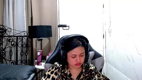 Leah online show from January 6, 5:49 pm