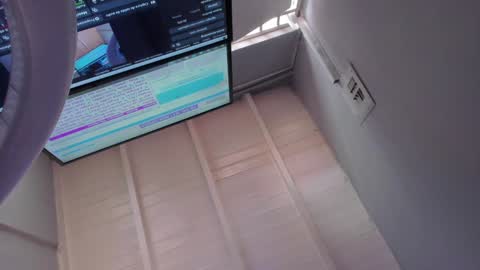 Snapshot of sweet_skiinny chatting on December 9, 3:11 pm Adeline online show from December 9, 3:11 pm