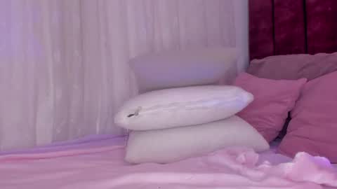 Snapshot of sweet_skiinny chatting on June 24, 12:59 pm Adeline online show from June 24, 12:59 pm