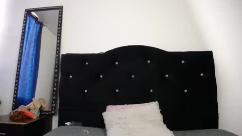 Snapshot of sweet_skylove_ chatting on June 6, 9:41 pm Adriana online show from June 6, 9:41 pm