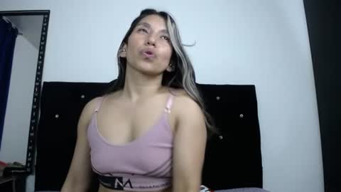 Snapshot of sweet_skylove_ chatting on July 22, 4:15 am Adriana online show from July 22, 4:15 am