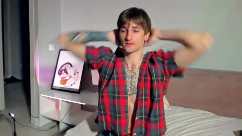 Snapshot of sweet_smith8 chatting on February 25, 2:33 pm sweet_smith8 online show from February 25, 2:33 pm