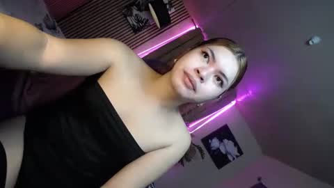 Snapshot of sweet_trexie chatting on November 3, 12:13 am sweet_trexie online show from November 3, 12:13 am