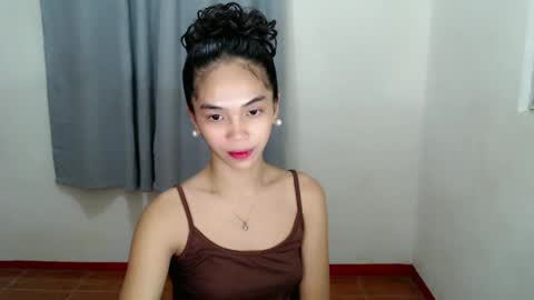 Snapshot of sweet_tyla chatting on February 18, 5:21 pm sweet_tyla online show from February 18, 5:21 pm