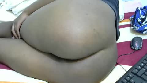 Snapshot of sweet_veebouset chatting on September 16, 10:44 pm sweet_veebouset online show from September 16, 10:44 pm