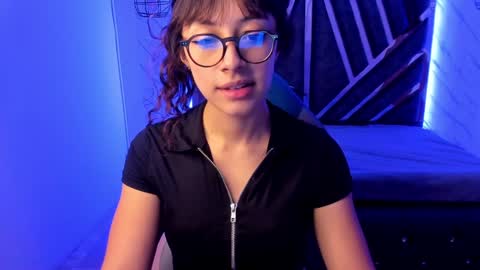 Snapshot of sweet_venus4 chatting on January 4, 9:31 pm sweet_venus4 online show from January 4, 9:31 pm