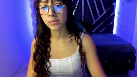 Snapshot of sweet_venus4 chatting on January 7, 6:35 pm sweet_venus4 online show from January 7, 6:35 pm