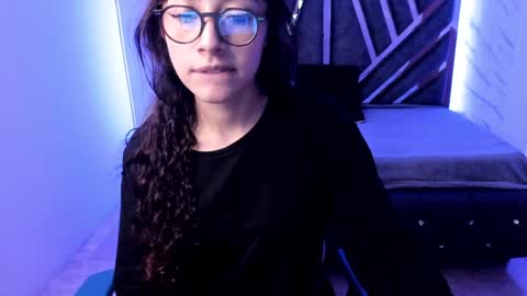 Snapshot of sweet_venus4 chatting on January 8, 6:31 pm sweet_venus4 online show from January 8, 6:31 pm