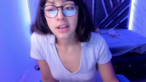 Snapshot of sweet_venus4 chatting on January 9, 12:35 am sweet_venus4 online show from January 9, 12:35 am
