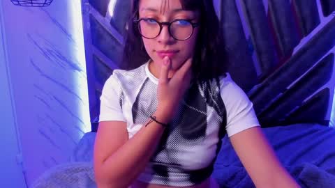 Snapshot of sweet_venus4 chatting on January 14, 12:33 am sweet_venus4 online show from January 14, 12:33 am