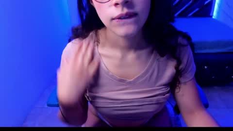 Snapshot of sweet_venus4 chatting on January 16, 6:37 pm sweet_venus4 online show from January 16, 6:37 pm