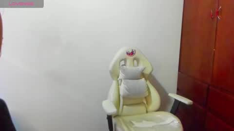 Snapshot of sweet_venus4 chatting on February 19, 11:17 am sweet_venus4 online show from February 19, 11:17 am