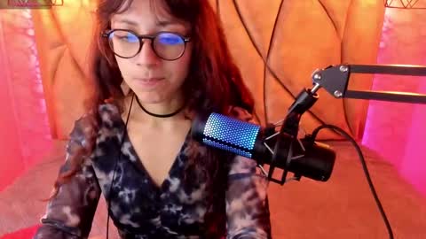 Snapshot of sweet_venus4 chatting on February 22, 10:09 pm sweet_venus4 online show from February 22, 10:09 pm