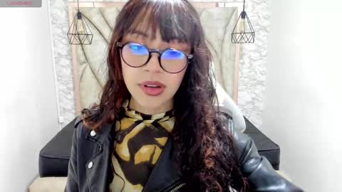 Snapshot of sweet_venus4 chatting on February 23, 6:45 pm sweet_venus4 online show from February 23, 6:45 pm