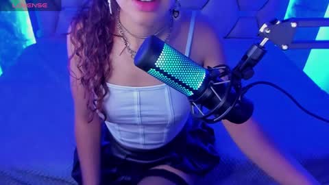 Snapshot of sweet_venus4 chatting on February 25, 2:22 pm sweet_venus4 online show from February 25, 2:22 pm