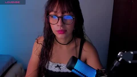 Snapshot of sweet_venus4 chatting on February 27, 11:20 am sweet_venus4 online show from February 27, 11:20 am