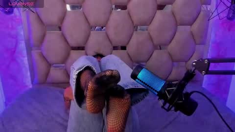 Snapshot of sweet_venus4 chatting on March 3, 2:15 pm sweet_venus4 online show from March 3, 2:15 pm