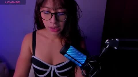 Snapshot of sweet_venus4 chatting on March 4, 11:19 am sweet_venus4 online show from March 4, 11:19 am
