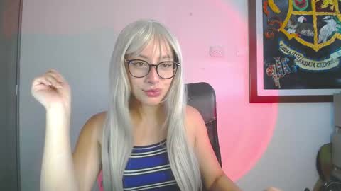 Snapshot of sweet_venus4 chatting on December 15, 3:38 pm sweet_venus4 online show from December 15, 3:38 pm