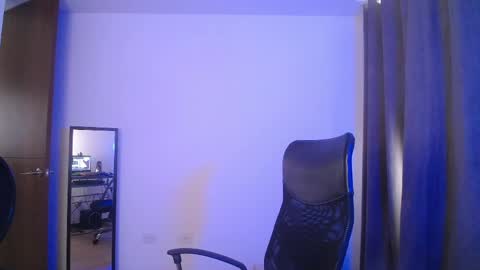 Snapshot of sweet_venus4 chatting on April 16, 9:39 pm sweet_venus4 online show from April 16, 9:39 pm