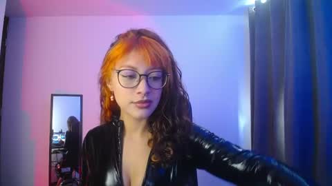 Snapshot of sweet_venus4 chatting on April 24, 4:53 pm sweet_venus4 online show from April 24, 4:53 pm