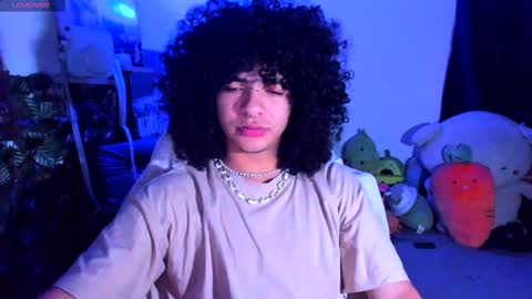 Snapshot of sweet_vond chatting on February 23, 10:20 pm Steven independent model online show from February 23, 10:20 pm