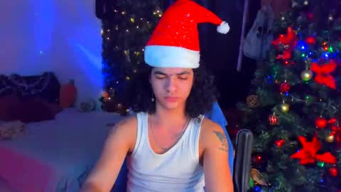Steven independent model online show from December 16, 12:21 pm