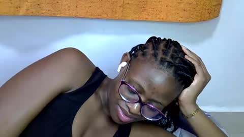 sweet_zarah online show from March 13, 2:18 am