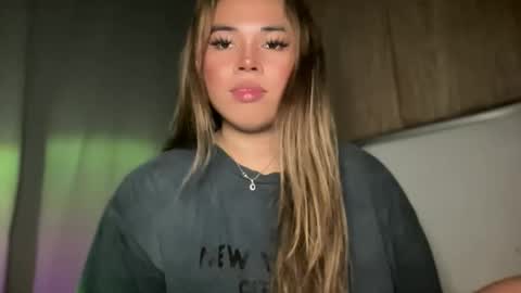 Snapshot of sweetalexa19 chatting on November 20, 6:40 pm alexa your one and only queen online show from November 20, 6:40 pm