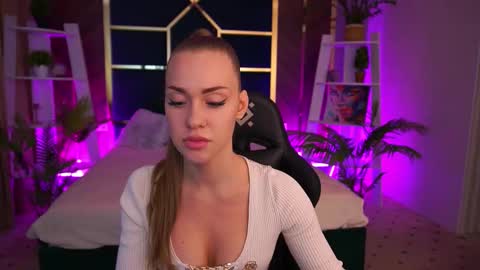 SweetAngellic online show from October 15, 1:55 pm