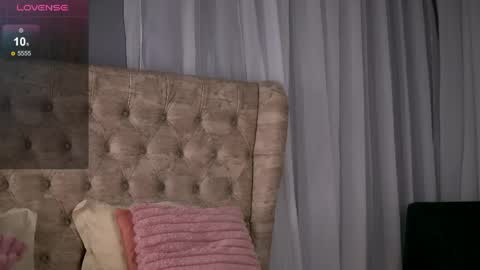 Snapshot of sweetauraa chatting on April 22, 10:17 am Aura online show from April 22, 10:17 am