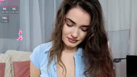 Aura online show from June 25, 1:37 pm