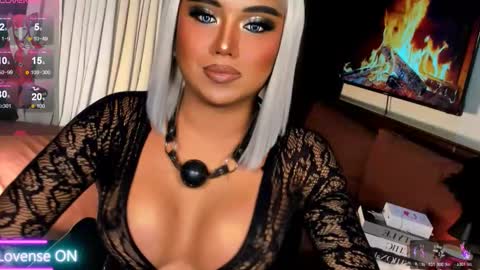 Snapshot of sweetbella118 chatting on November 17, 5:24 am bella online show from November 17, 5:24 am